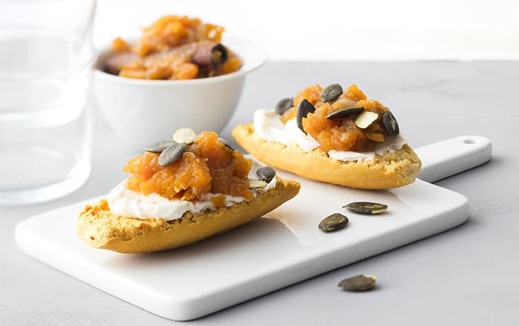 Krisprolls mit Kürbis-Chutney